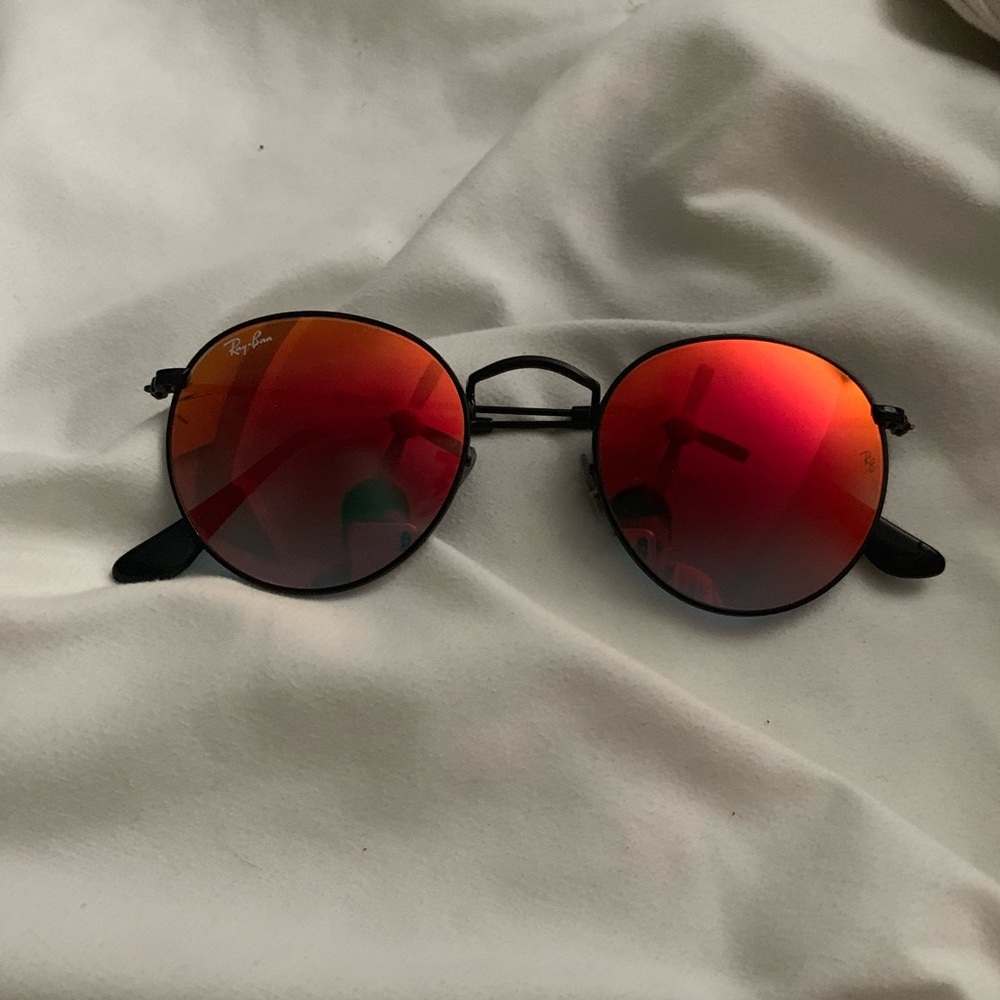 Red mirrored lens Ray Bans — RB 3447